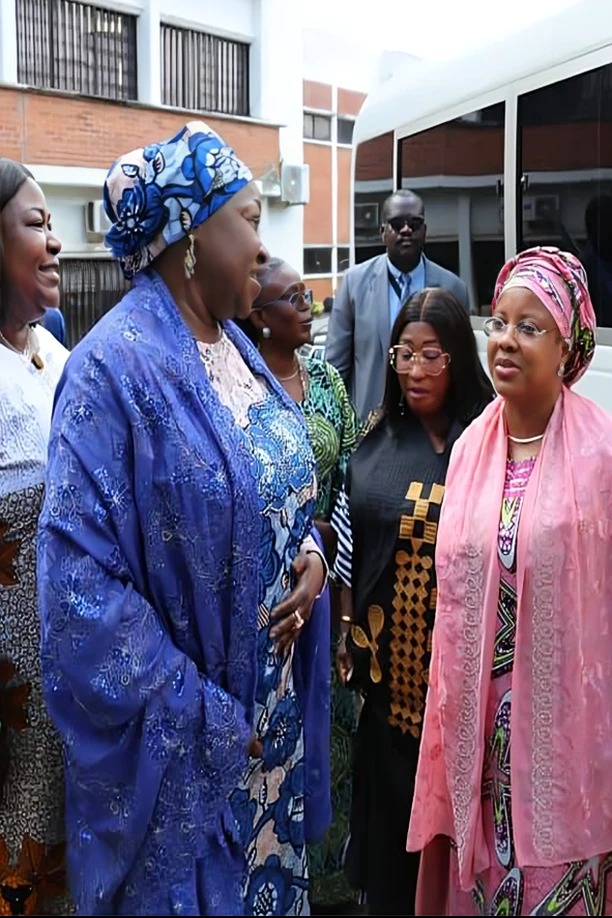 DG receiving House Committee Chairperson